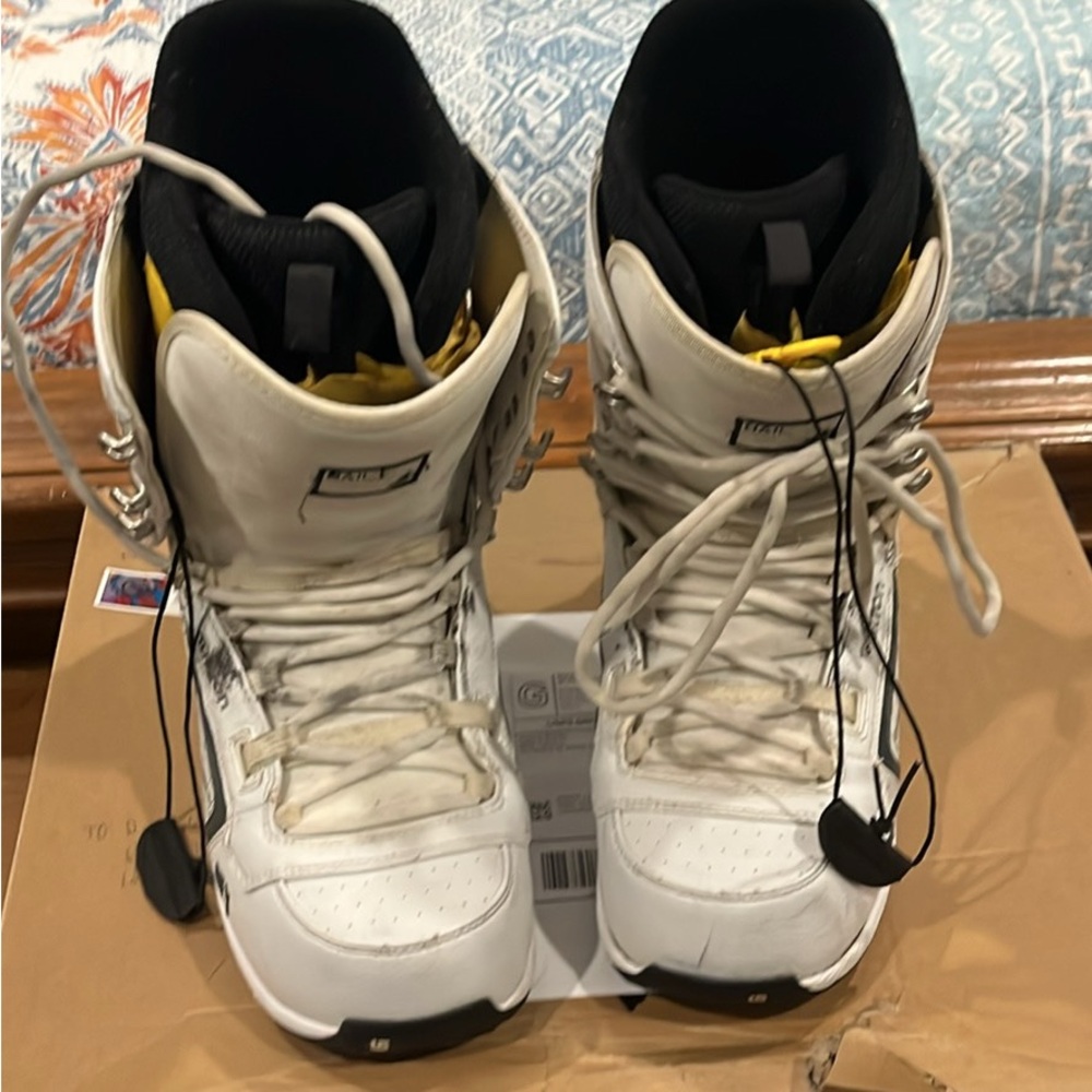 Burton snowboard boots “Hail” 10 1/2 Mens